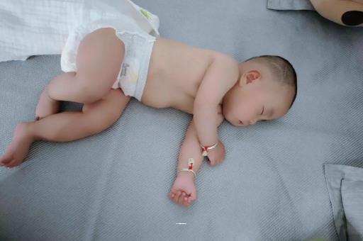 海南怀孕多久会显肚子